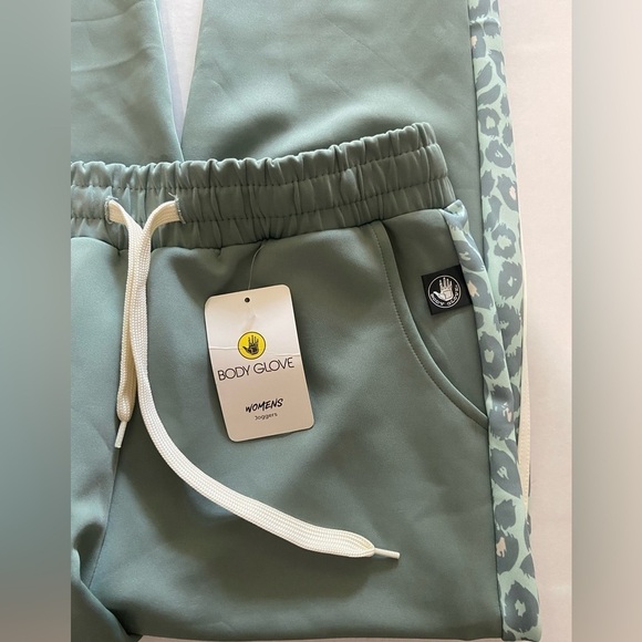 Body Glove women's joggers size large sage green with animal print detail NWT - Picture 6 of 7